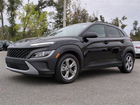 Used 2023 Hyundai Kona SEL w/ Winter Weather Package image 2