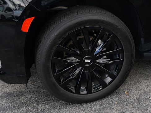 Used 2024 Cadillac Escalade ESV Luxury image 13