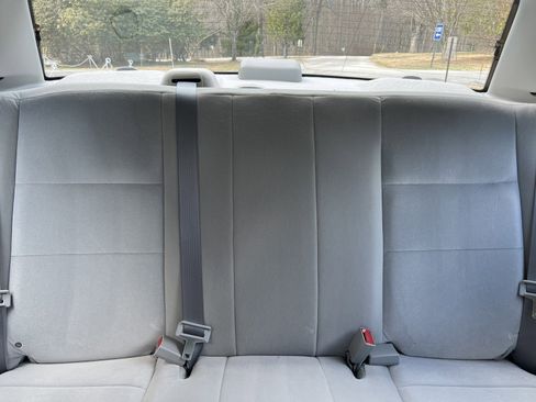 Used 2004 Ford Crown Victoria image 18