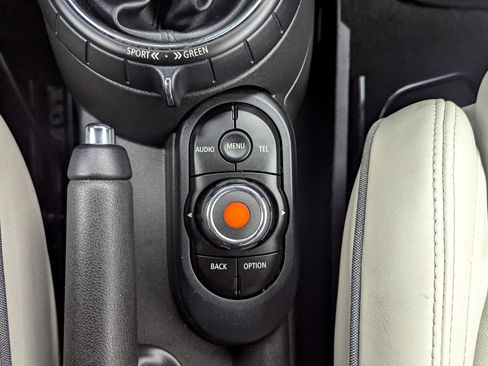 Used 2017 MINI Cooper S image 33