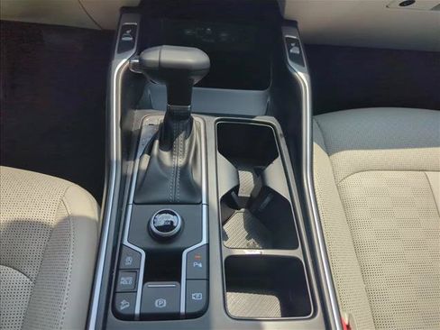 Used 2025 Kia Sorento S FWD image 16