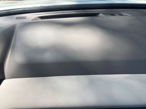 Used 2025 Nissan Rogue SV AWD/4WD image 17