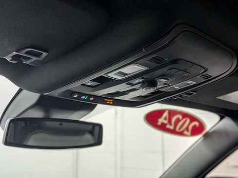 Used 2024 GMC Yukon Denali AWD/4WD image 44