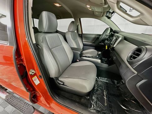 Used 2018 Toyota Tacoma SR5 RWD image 30