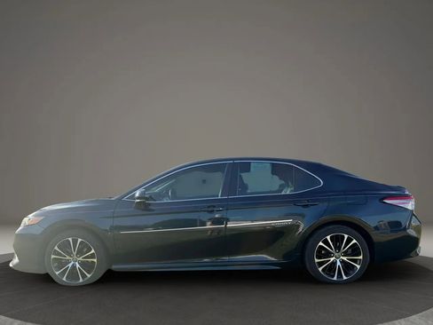 Used 2019 Toyota Camry SE w/ Convenience Package image 2