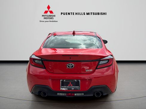 Used 2022 Toyota GR86 RWD image 6