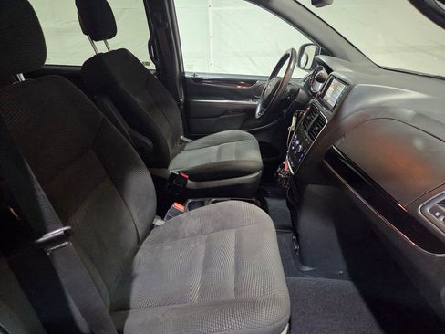 Used 2020 Dodge Grand Caravan SE image 8