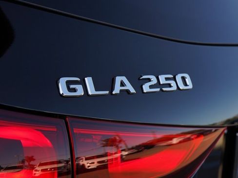 Certified 2022 Mercedes-Benz GLA 250 4MATIC image 15