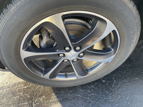 Used 2021 Buick Enclave Essence image 12