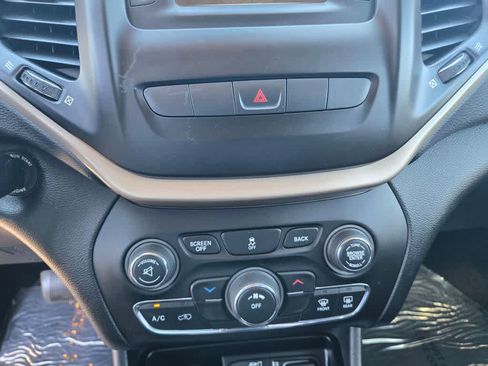 Used 2014 Jeep Cherokee Latitude AWD/4WD image 15