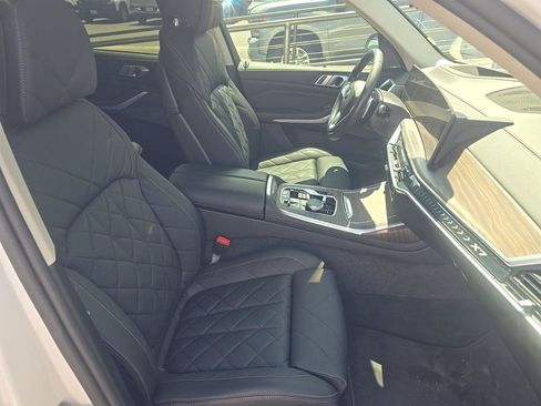 Used 2025 BMW X7 xDrive40i w/ Premium Package AWD/4WD image 6