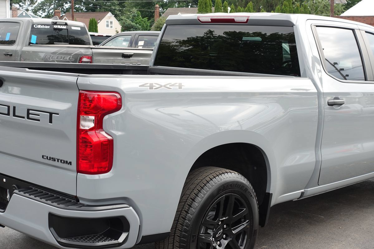 Used 2024 Chevrolet Silverado 1500 Custom w/ Dark Appearance Package AWD/4WD image 11