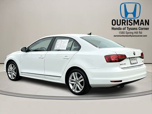 Used 2017 Volkswagen Jetta SEL image 3
