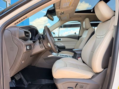 Used 2020 Ford Explorer Platinum w/ Premium Technology Package AWD/4WD image 16