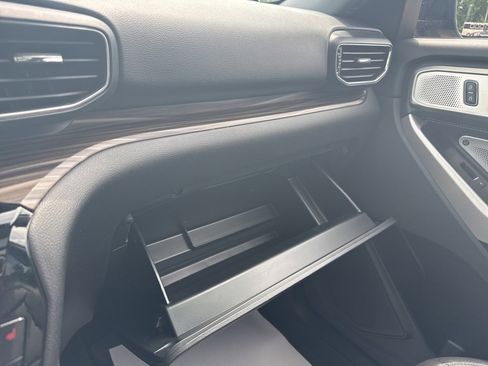 Used 2022 Ford Explorer Limited w/ Limited Technology Package image 26