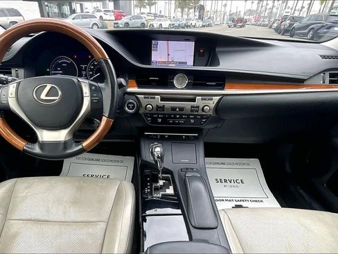 Used 2013 Lexus ES 300h image 15