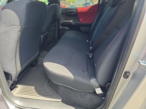 Certified 2022 Toyota Tacoma SR5 AWD/4WD image 16