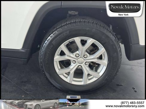Used 2023 Jeep Grand Cherokee Limited w/ Luxury Tech Group II AWD/4WD image 7