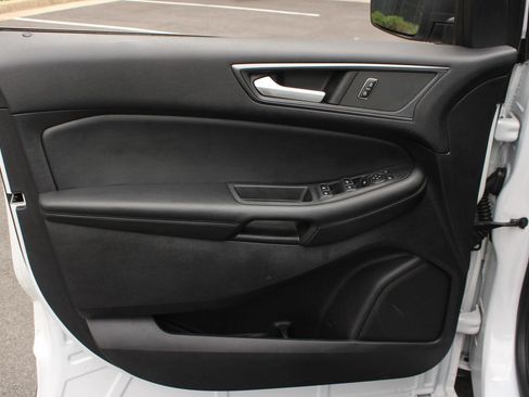 Used 2020 Ford Edge SE FWD image 15