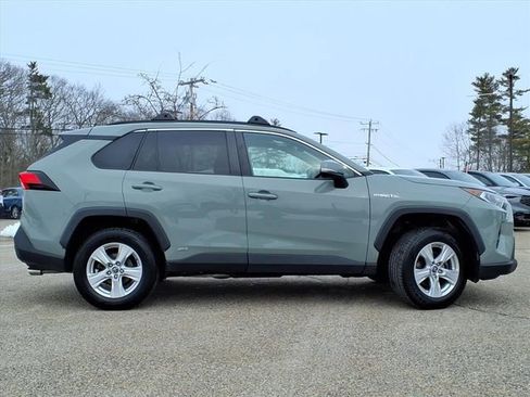 Used 2020 Toyota RAV4 XLE w/ Convenience Package image 2