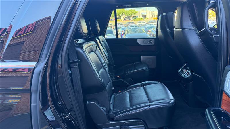 Used 2019 Lincoln Navigator L Reserve w/ Cargo Package AWD/4WD image 8