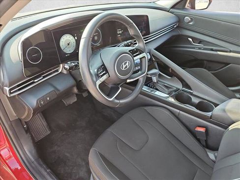 Used 2025 Hyundai Elantra SEL image 10