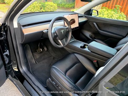 Used 2022 Tesla Model Y Long Range image 3