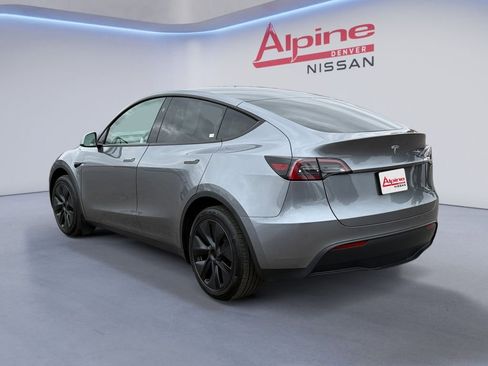 Used 2024 Tesla Model Y 2WD image 3