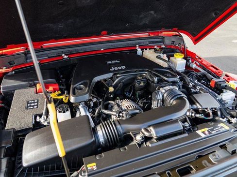 Used 2021 Jeep Gladiator Willys image 25