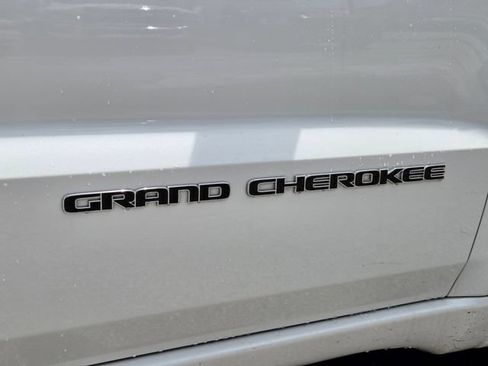 Certified 2021 Jeep Grand Cherokee Overland RWD image 11