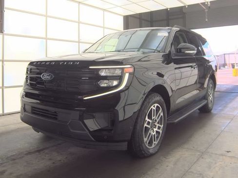Used 2025 Ford Expedition Active AWD/4WD image 1