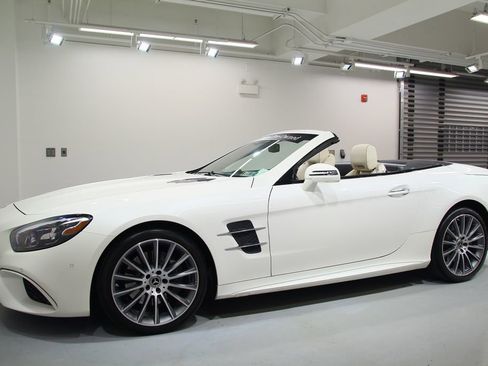 Certified 2018 Mercedes-Benz SL 550 image 3