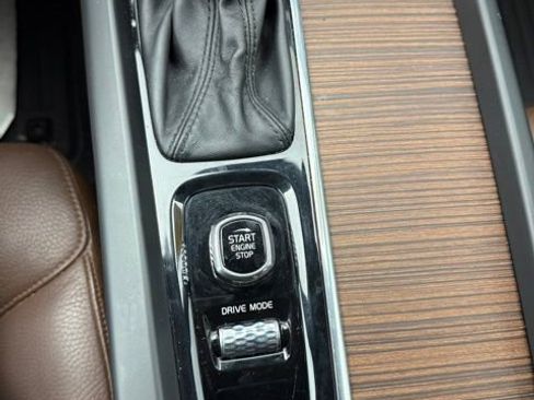 Used 2021 Volvo XC60 T5 Momentum image 46