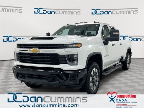 Used 2024 Chevrolet Silverado 2500 Custom w/ Custom Value Package image 1