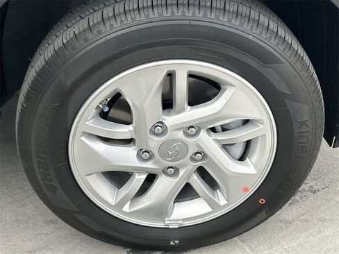 New 2026 Hyundai Venue SE image 9