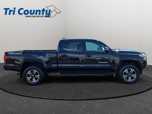 Certified 2019 Toyota Tacoma TRD Sport AWD/4WD image 9