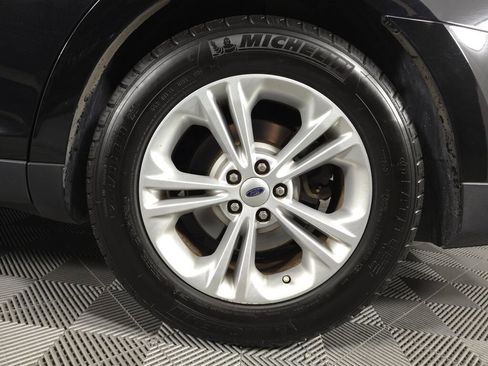 Used 2019 Ford Taurus SEL image 8