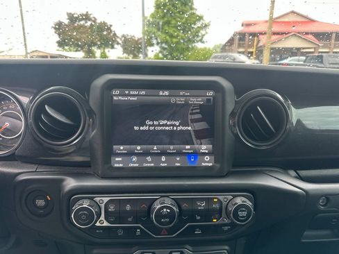 Used 2022 Jeep Gladiator Sport AWD/4WD image 7
