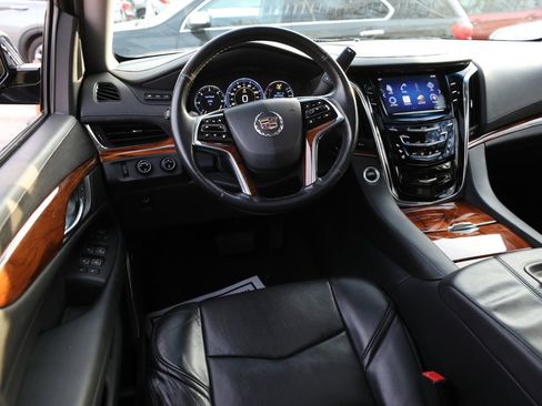 Used 2015 Cadillac Escalade Premium image 17