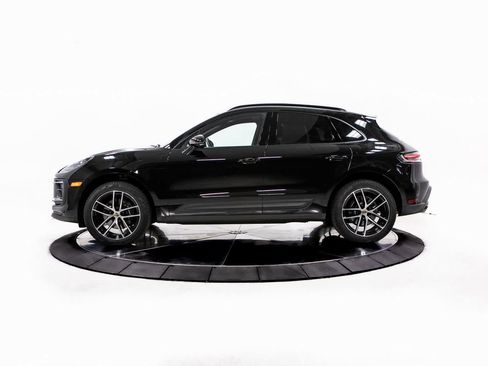 Certified 2025 Porsche Macan image 2