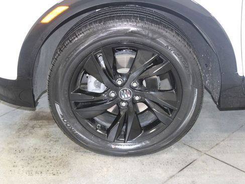 Used 2024 Buick Encore GX Sport Touring image 17