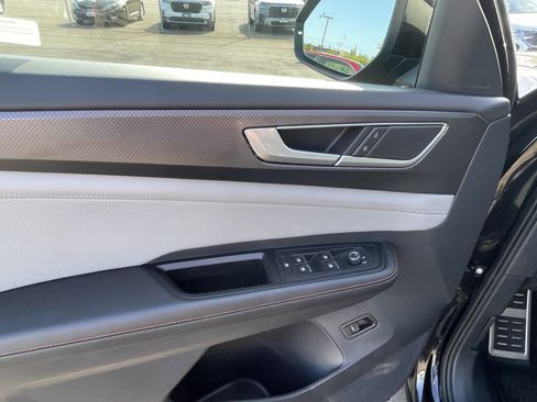 Used 2024 Volkswagen Atlas Peak Edition SE AWD/4WD image 18