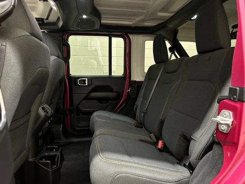 Used 2024 Jeep Wrangler Unlimited Sahara AWD/4WD image 8