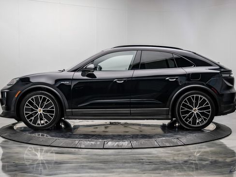 Used 2025 Porsche Macan 4 Electric AWD/4WD image 6