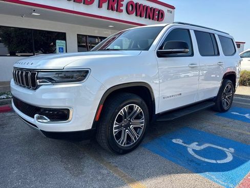 Used 2024 Jeep Wagoneer Series II w/ Flexible Seating Group RWD image 3