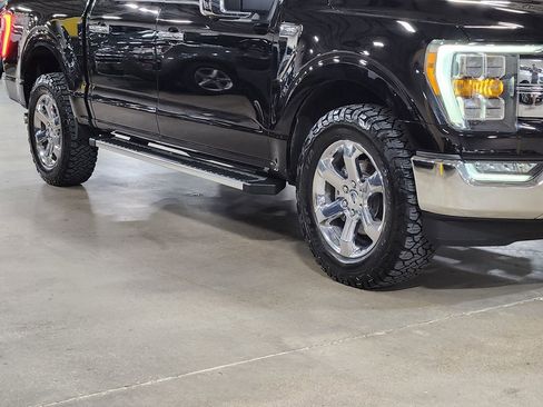 Used 2023 Ford F150 Lariat w/ Trailer Tow Package image 16