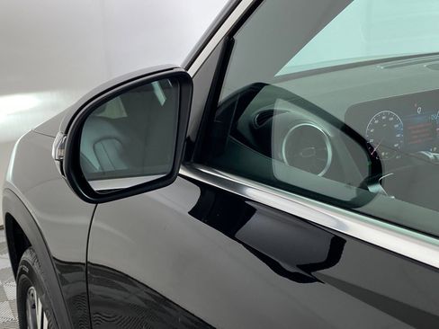 Used 2026 Mercedes-Benz GLB 250 4MATIC image 23