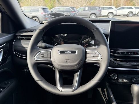 New 2026 Jeep Compass Latitude image 19