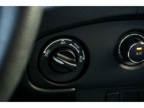 Used 2023 Nissan Frontier SV image 23