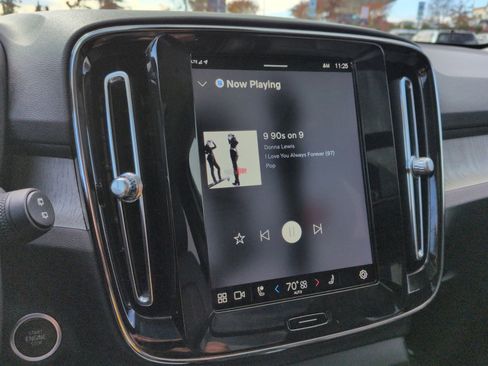 Certified 2024 Volvo XC40 B5 Ultimate w/ Protection Package Premier image 18